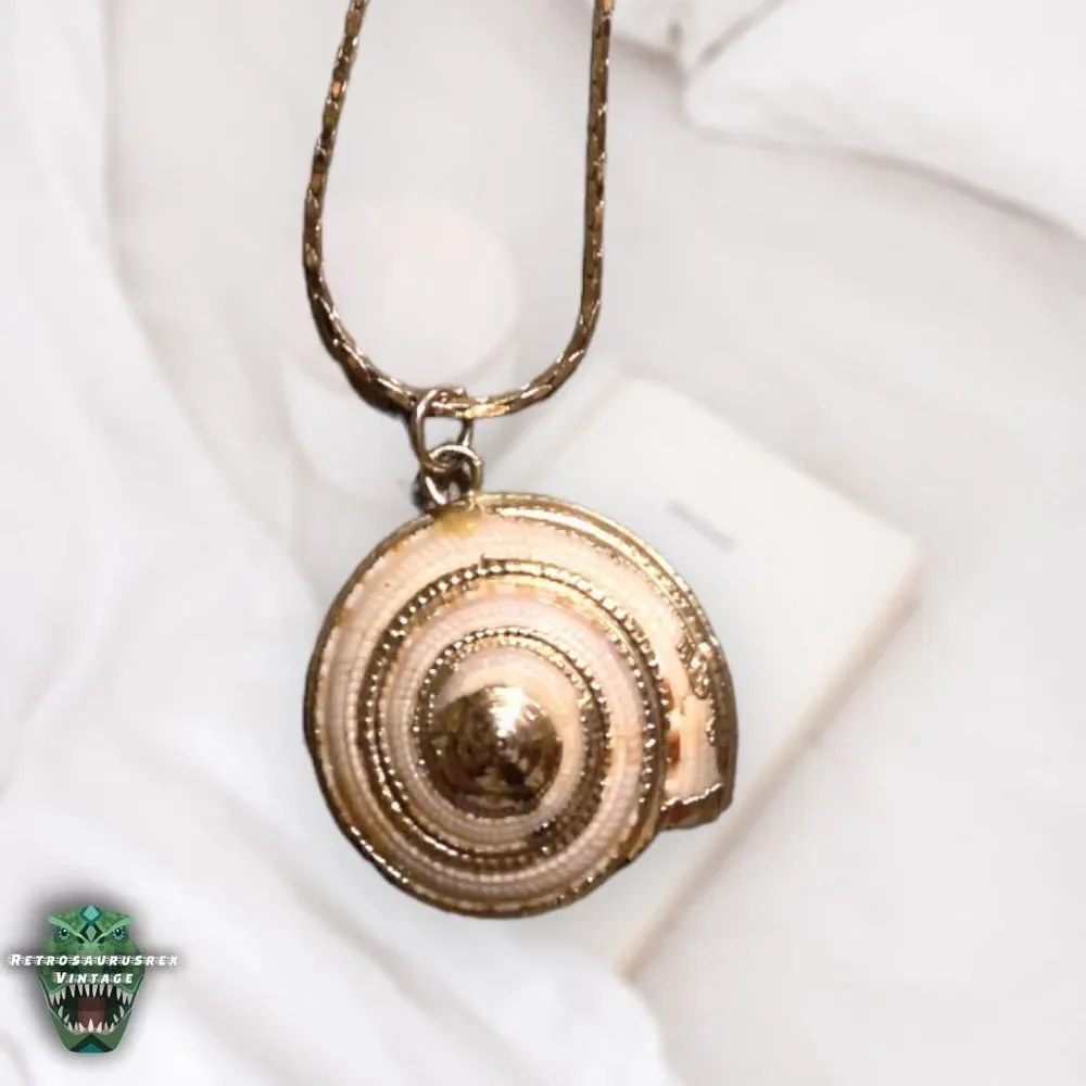 VINTAGE Power Nautilus Seashell & Gold Tone Metal Chain Pendant Mermaid Necklace - Picture 6 of 10